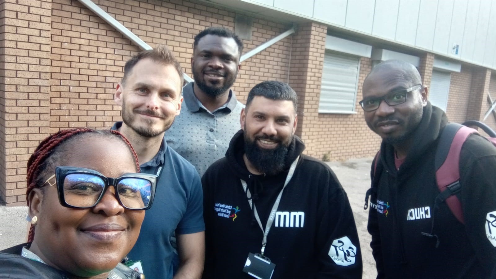 Staff OPCC gyda phartneriaid o EYST