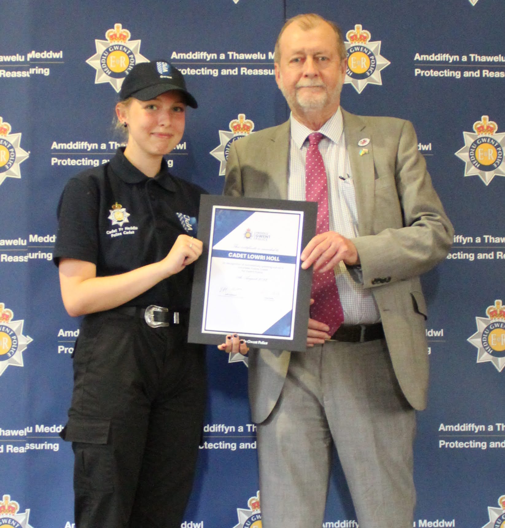 Jeff Cuthbert handing certificate to female cadet 