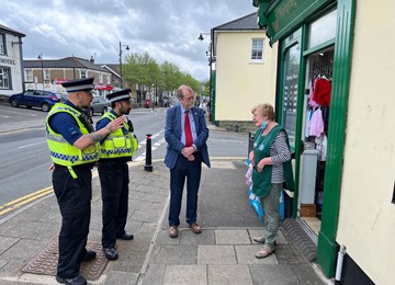 Jeff Cuthbert and CSOs meeting local resident