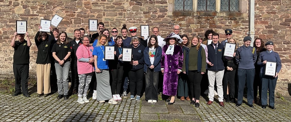 Enillwyr gwobrau mewn grŵp