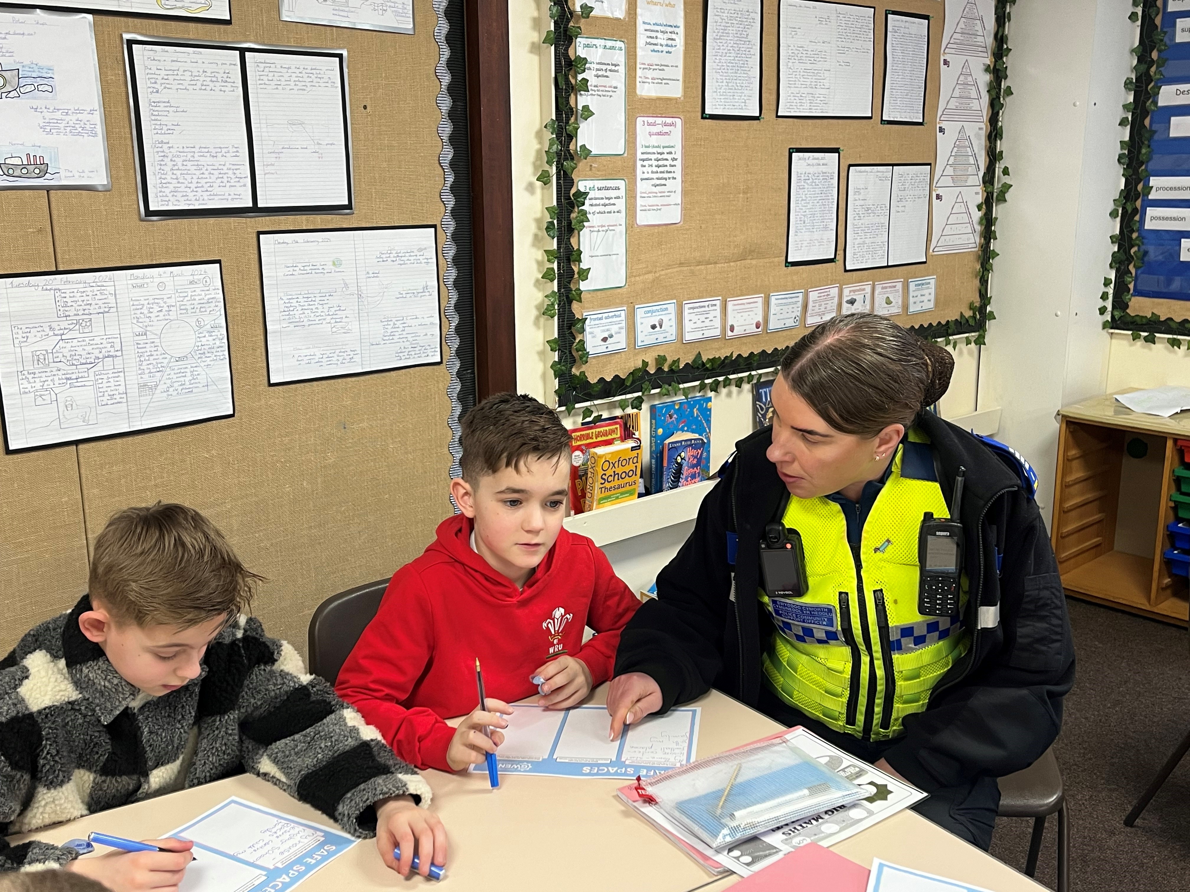 CSO Hodges talking to pupils