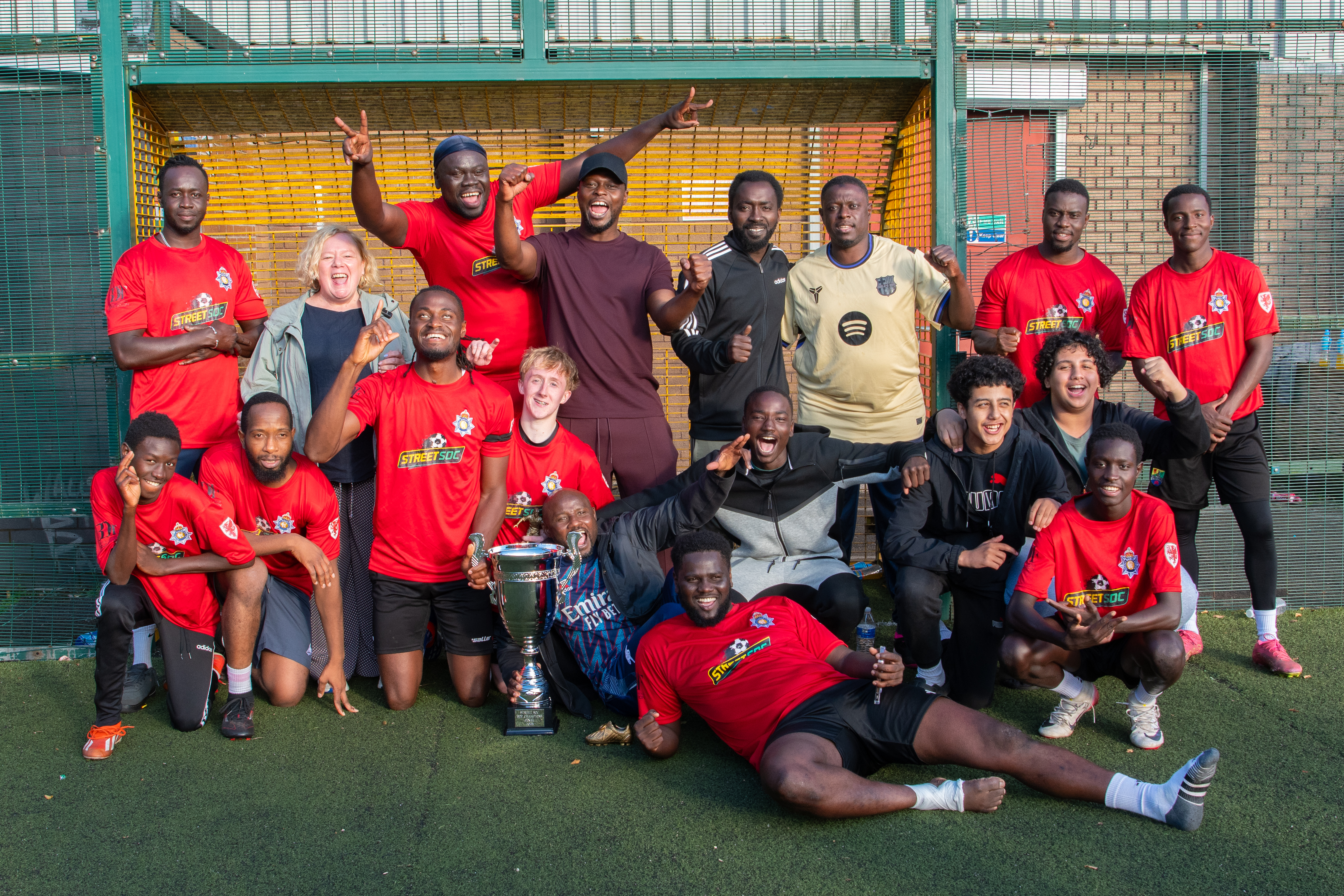 Jane Mudd gyda enillwyr StreetSoc