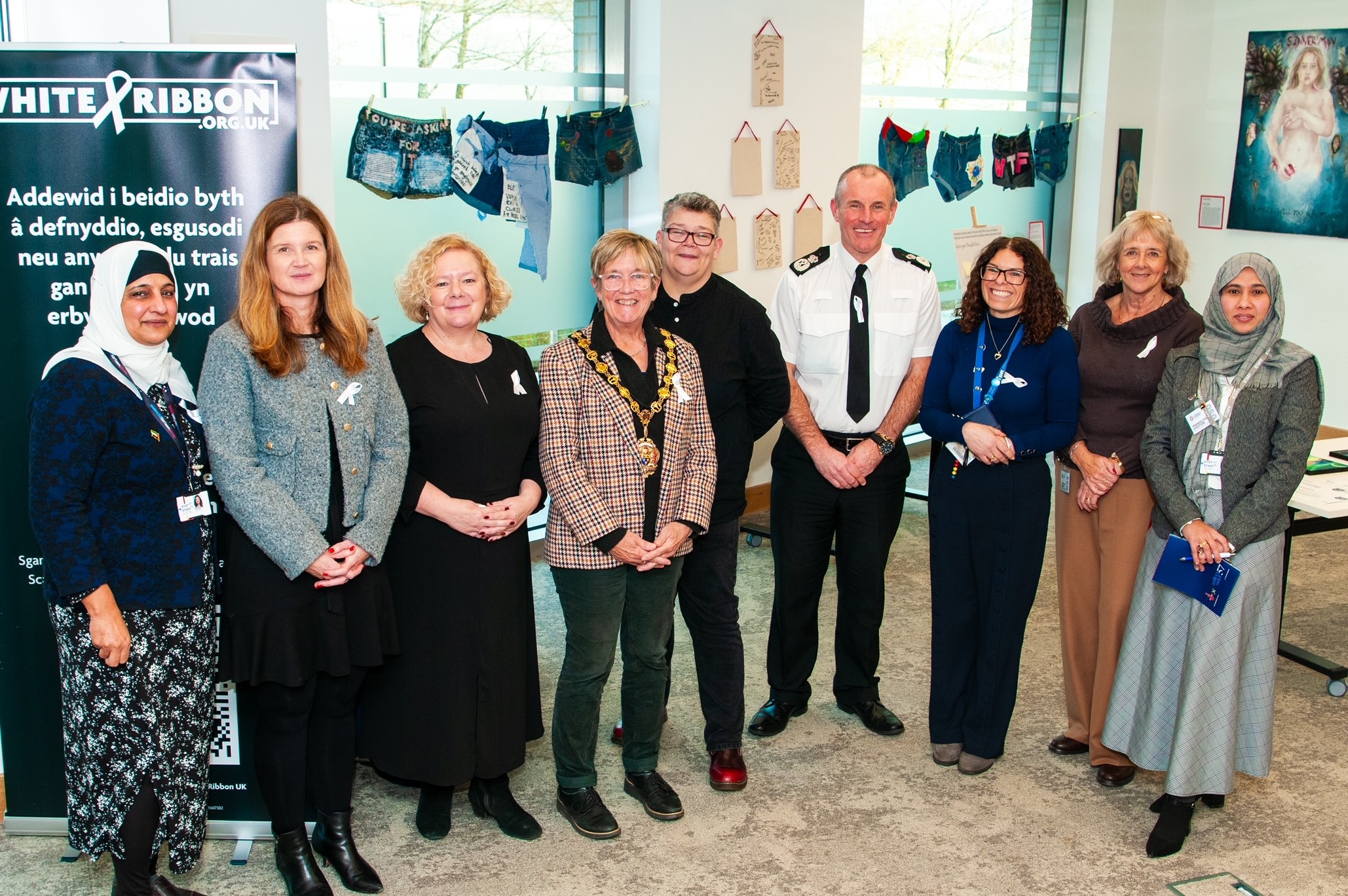 Jane Mudd gyda phartneriaid