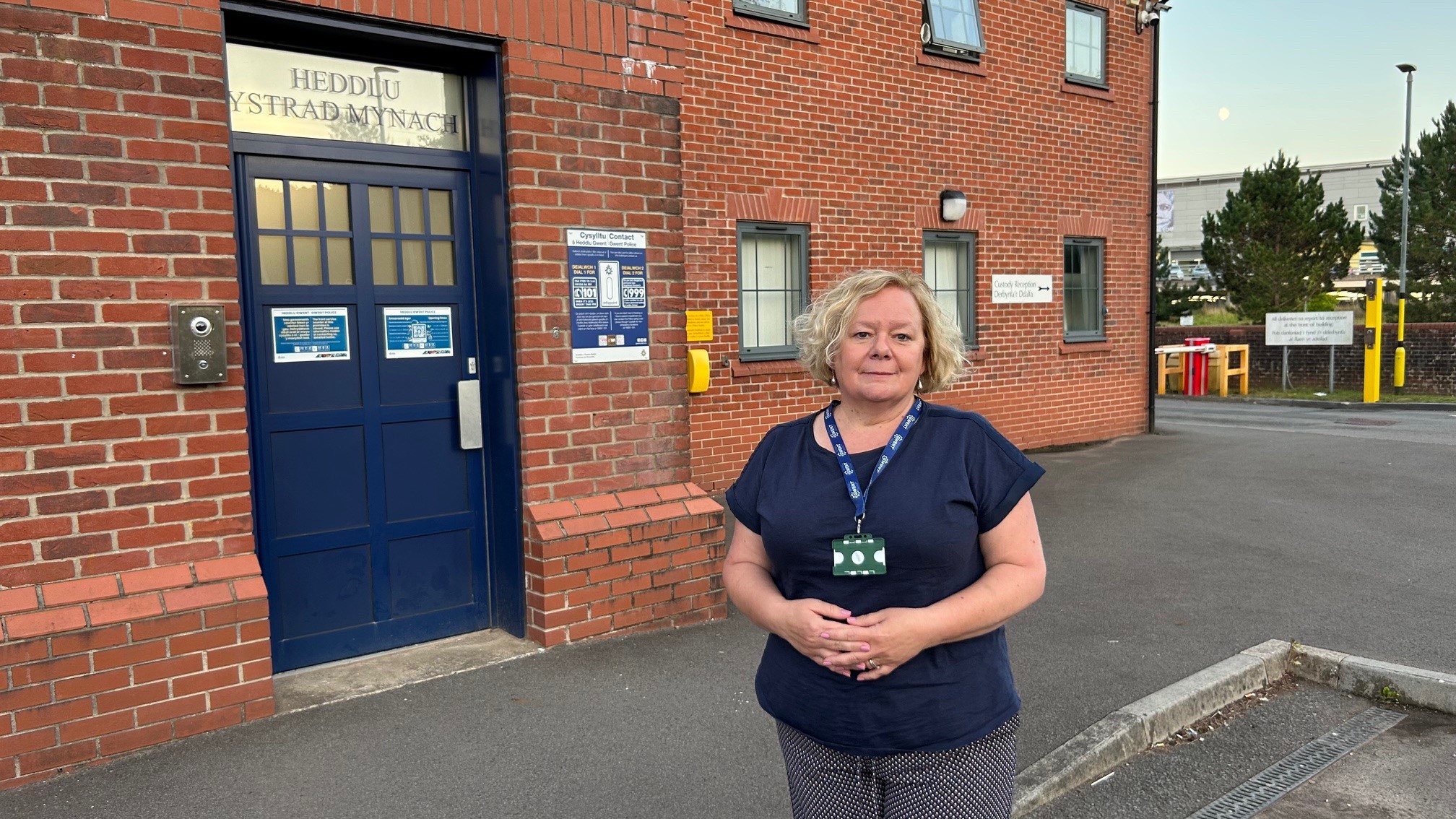 Heddlu Gwent yn Ystrad Mynach. 